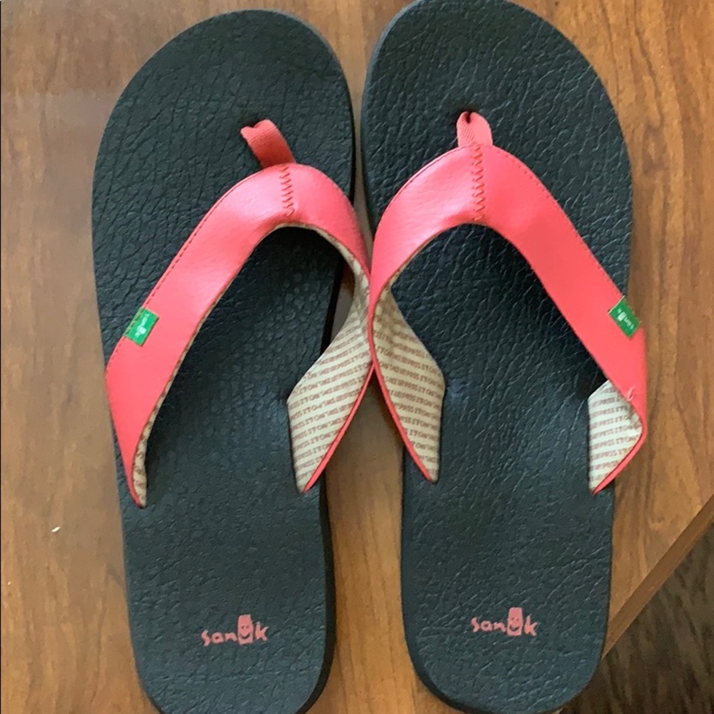 Sanuk yoga mat sandals